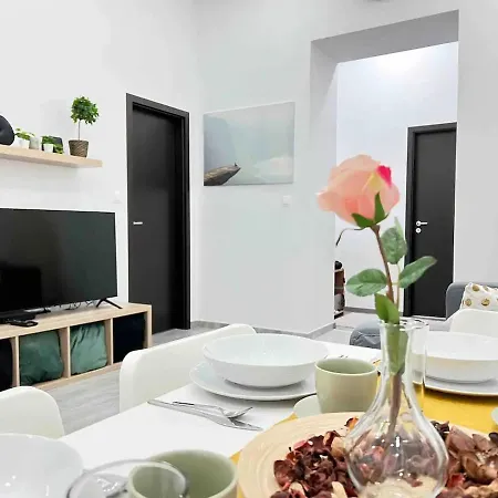 Apartment Cozy & Modern 2min From Synague