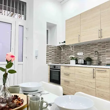Cozy & Modern 2min From Synague * Budapest